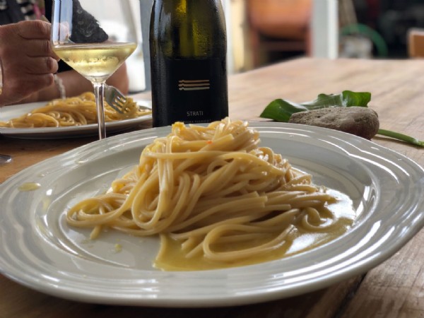 The Spaghetti, symple and tasty, perfect pairing with our STRATI pagadebit 